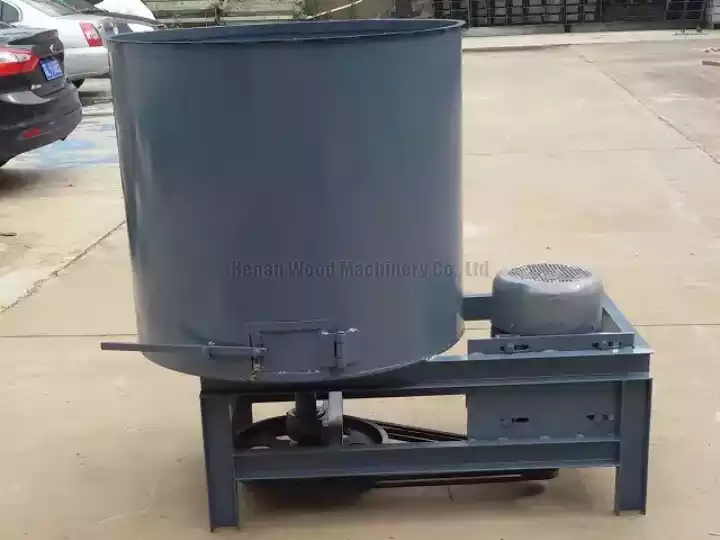 Sawdust and glue mixer